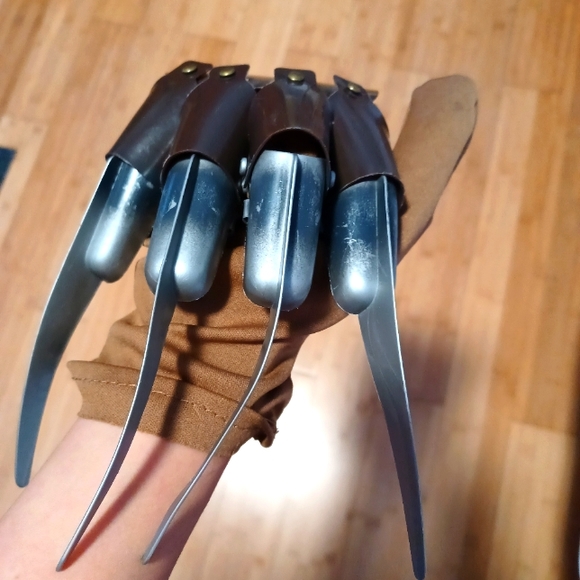 NWOT Freddy Krueger Mask and Glove Costume Size Adult - Picture 3 of 5